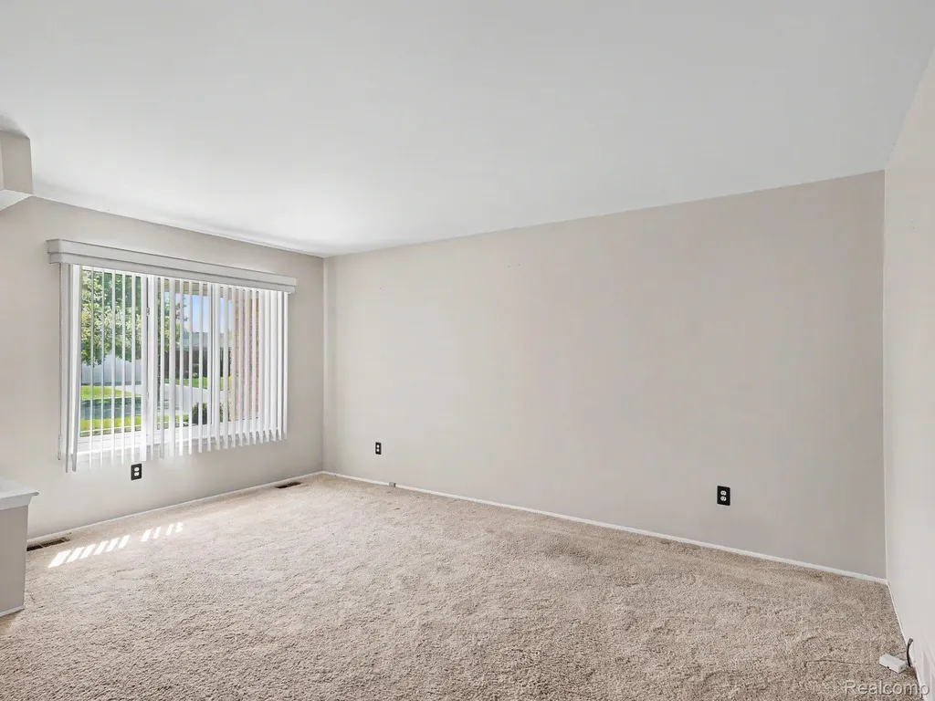 39629 Edgemont Drive Sterling Heights City MI 48310