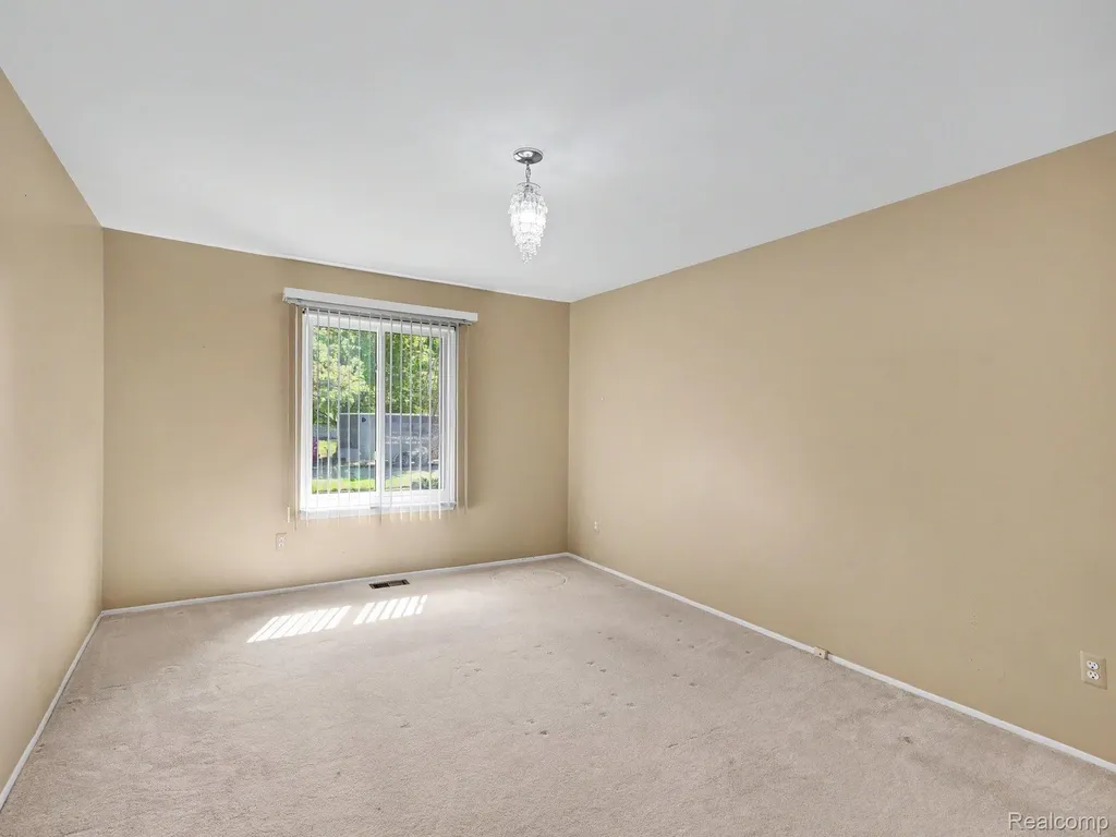 39629 Edgemont Drive Sterling Heights City MI 48310