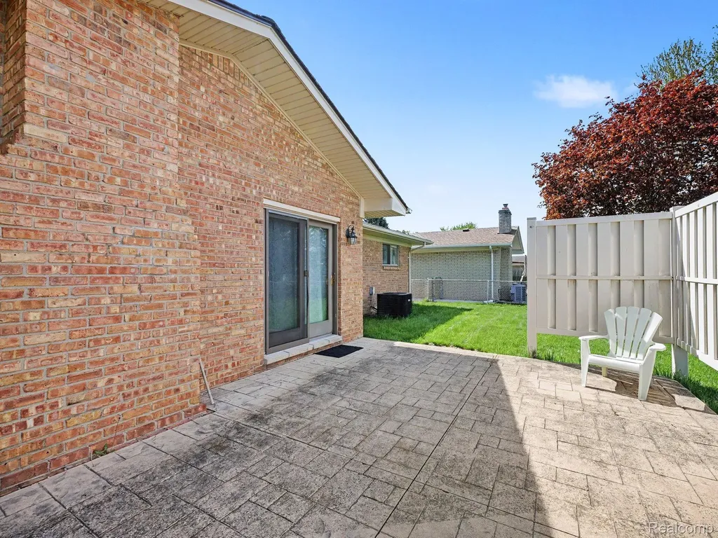 39629 Edgemont Drive Sterling Heights City MI 48310