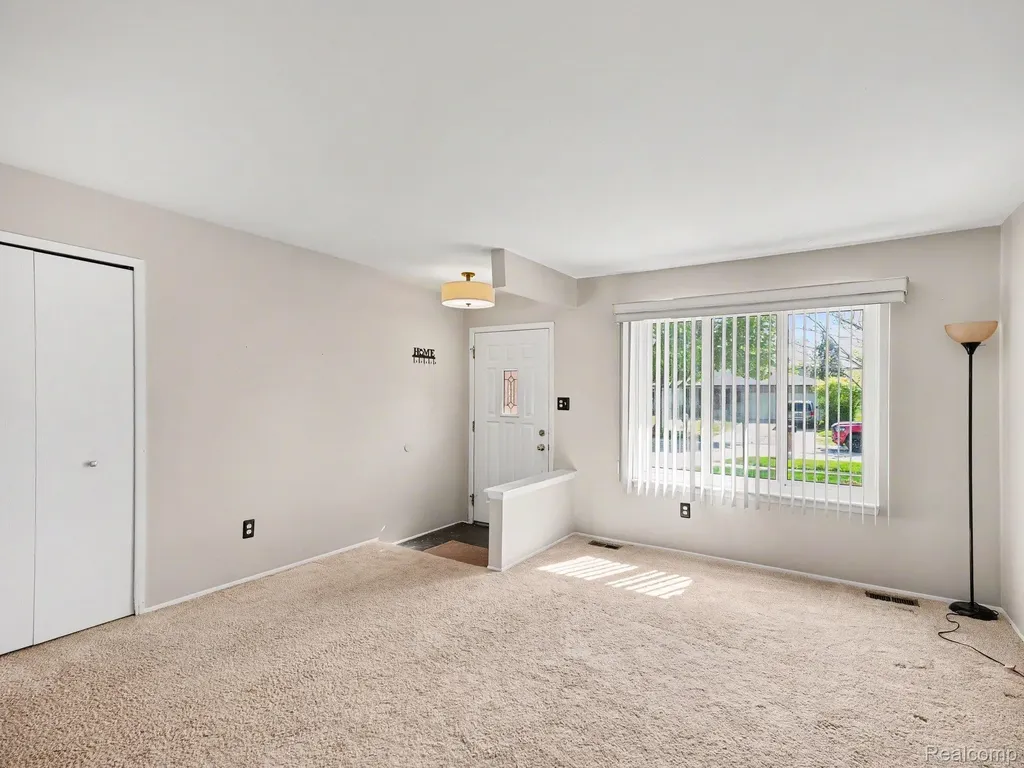 39629 Edgemont Drive Sterling Heights City MI 48310