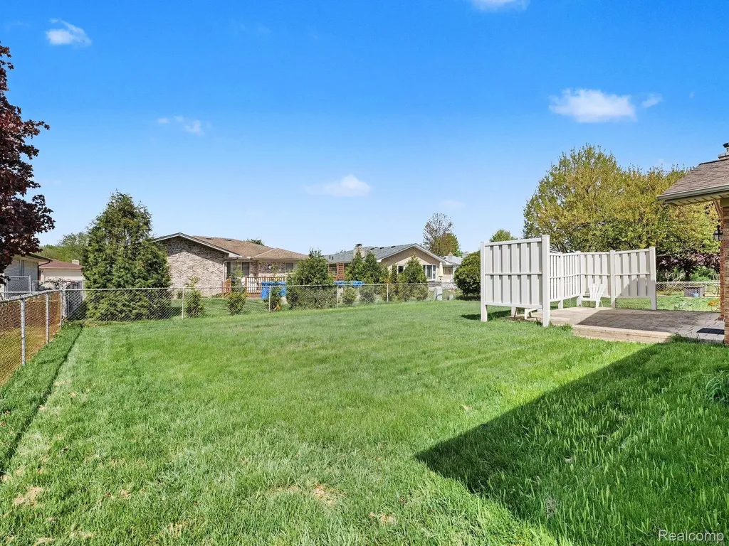 39629 Edgemont Drive Sterling Heights City MI 48310