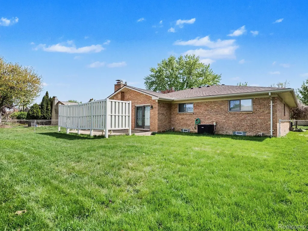39629 Edgemont Drive Sterling Heights City MI 48310