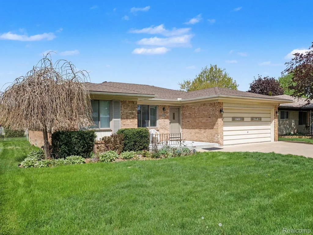 39629 Edgemont Drive Sterling Heights City MI 48310