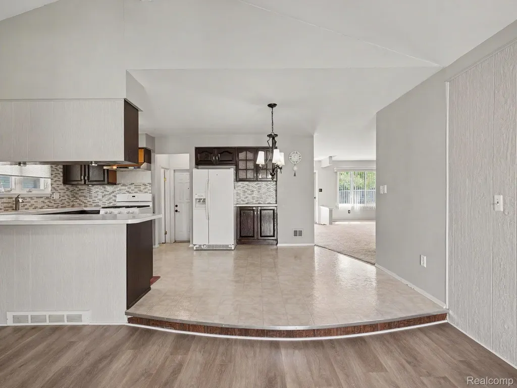 39629 Edgemont Drive Sterling Heights City MI 48310