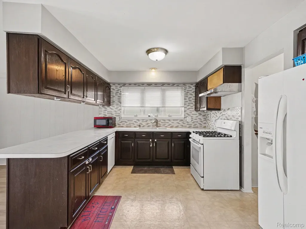 39629 Edgemont Drive Sterling Heights City MI 48310