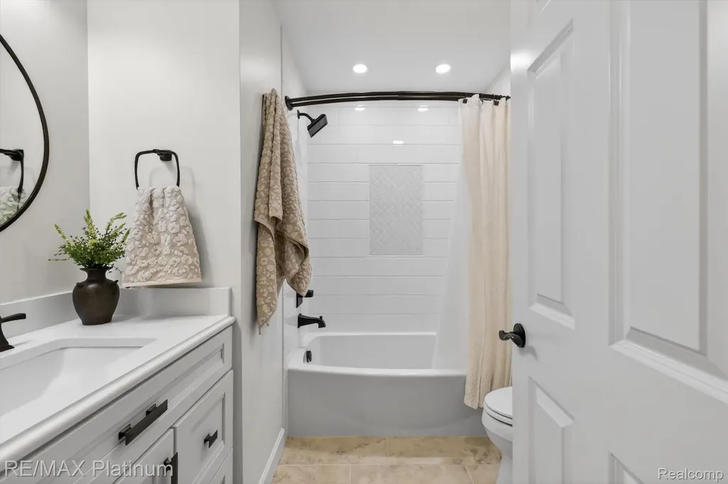 139 Edgemont Drive Howell Township MI 48855