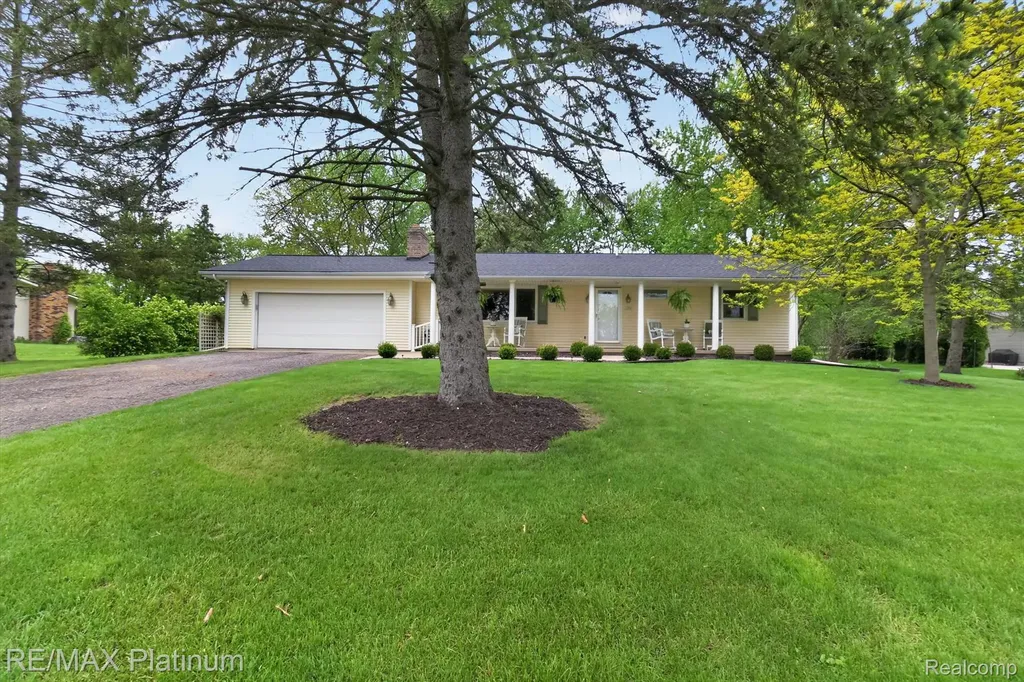 139 Edgemont Drive Howell Township MI 48855