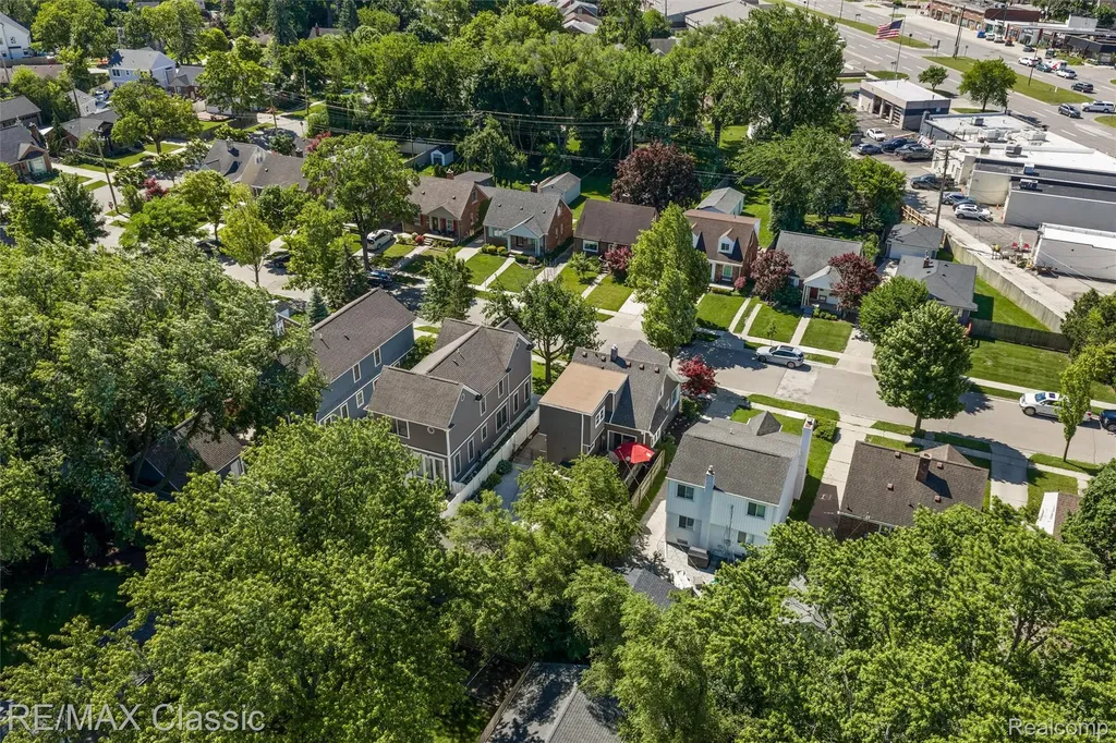 1487 Emmons Avenue Birmingham City MI 48009