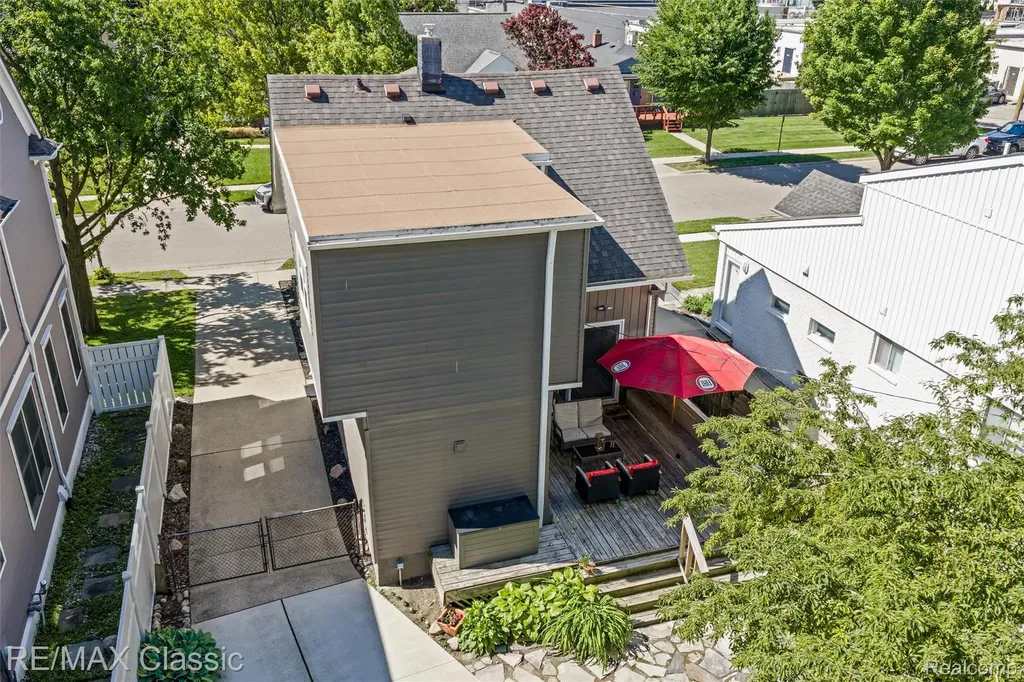 1487 Emmons Avenue Birmingham City MI 48009