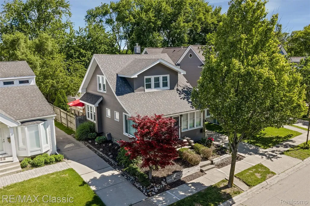 1487 Emmons Avenue Birmingham City MI 48009