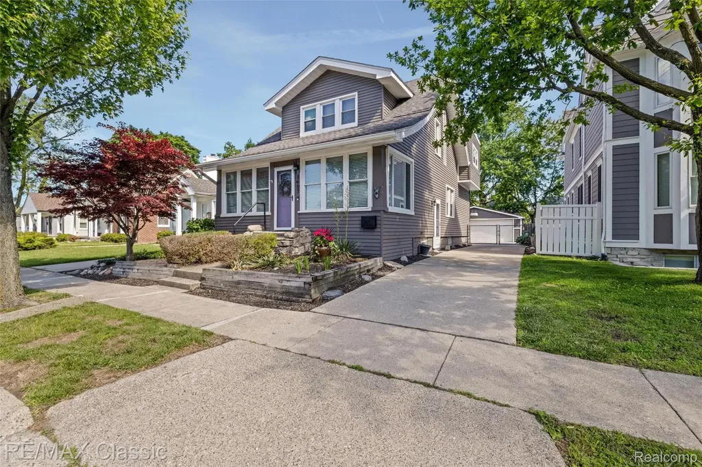 1487 Emmons Avenue Birmingham City MI 48009