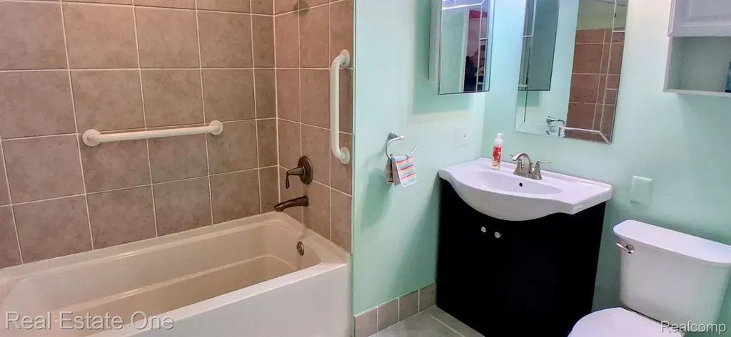 37520 Jefferson Avenue #101 Harrison Charter Township MI 48045