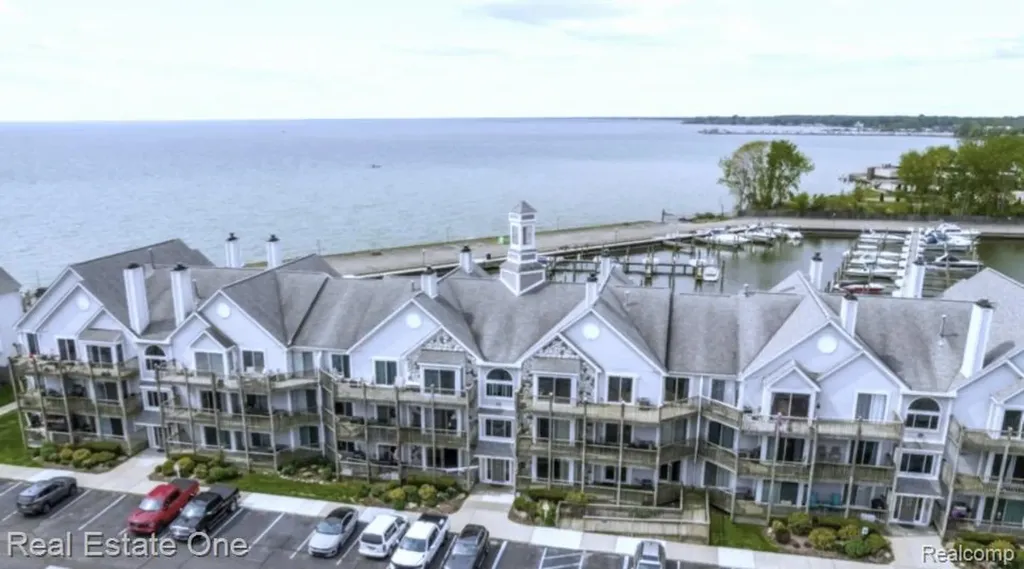 37520 Jefferson Avenue #101 Harrison Charter Township MI 48045