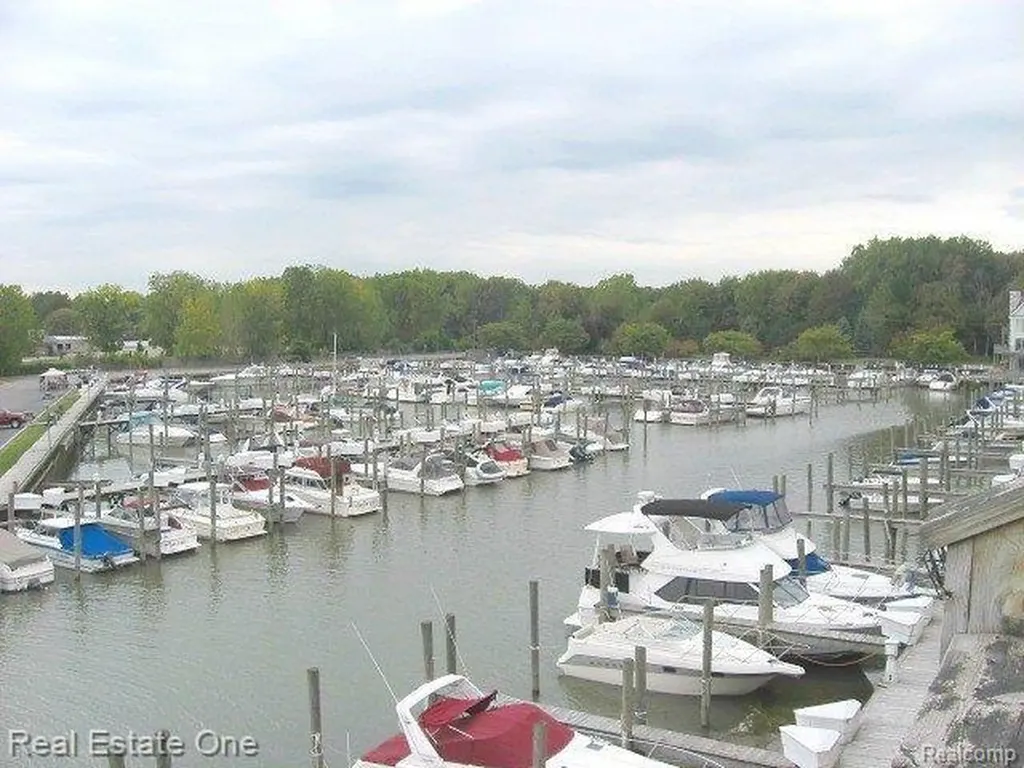 37520 Jefferson Avenue #101 Harrison Charter Township MI 48045