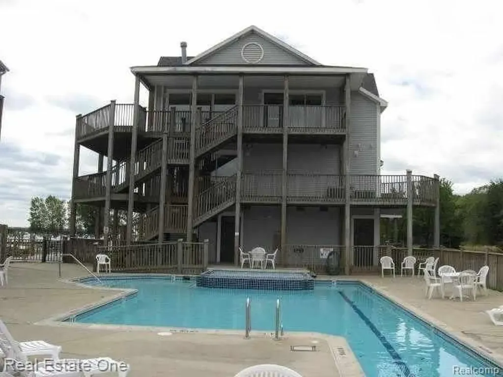 37520 Jefferson Avenue #101 Harrison Charter Township MI 48045