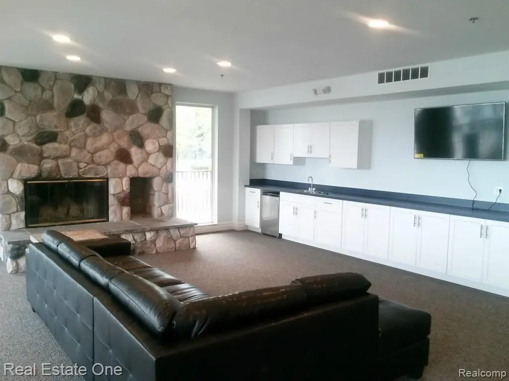 37520 Jefferson Avenue #101 Harrison Charter Township MI 48045