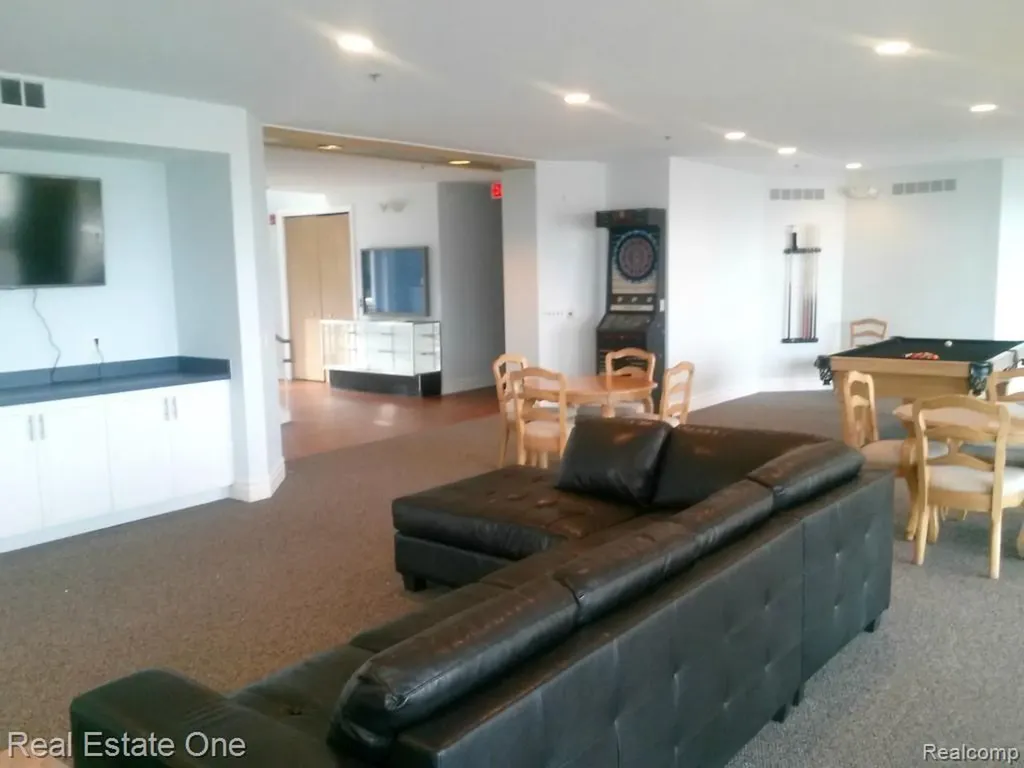 37520 Jefferson Avenue #101 Harrison Charter Township MI 48045