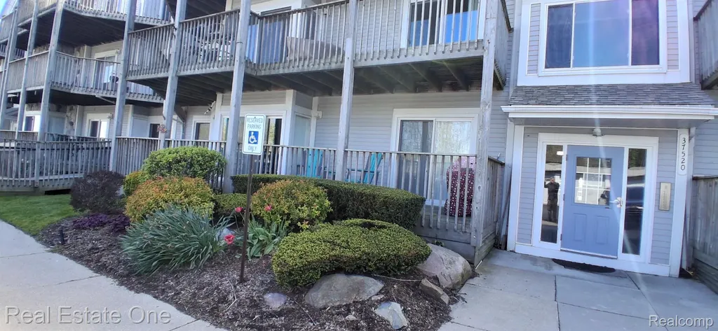 37520 Jefferson Avenue #101 Harrison Charter Township MI 48045