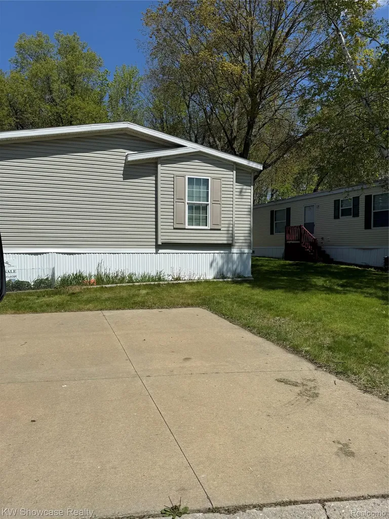 1414 Nardeer Street Novi City MI 48374