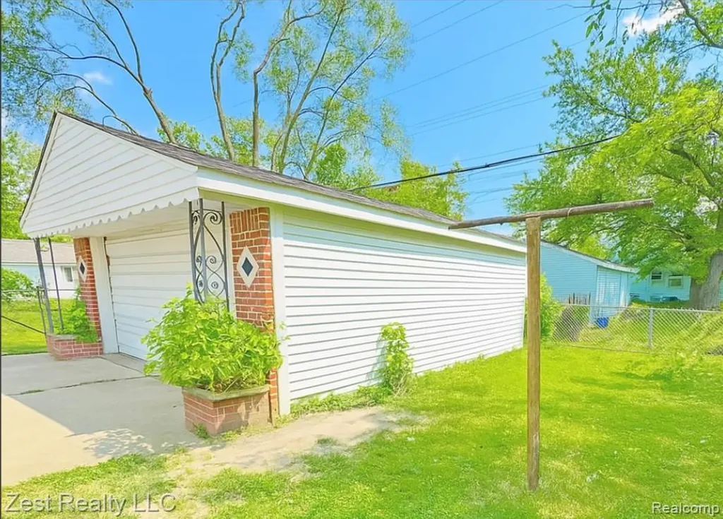 15684 Manning Street Detroit City MI 48205