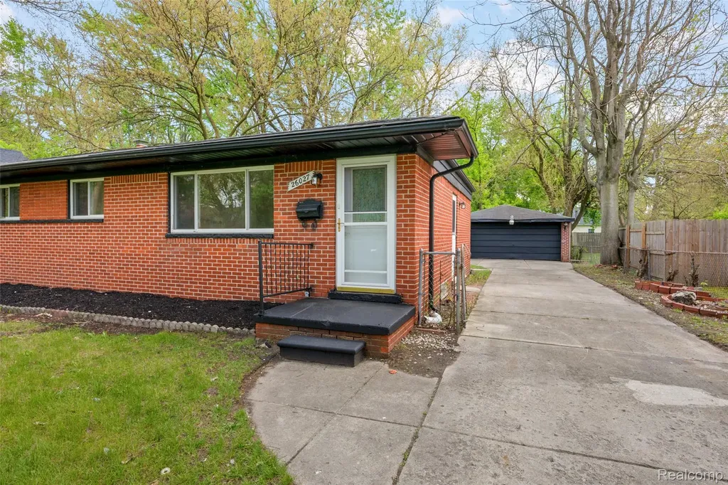 26027 Ross Street Inkster City MI 48141