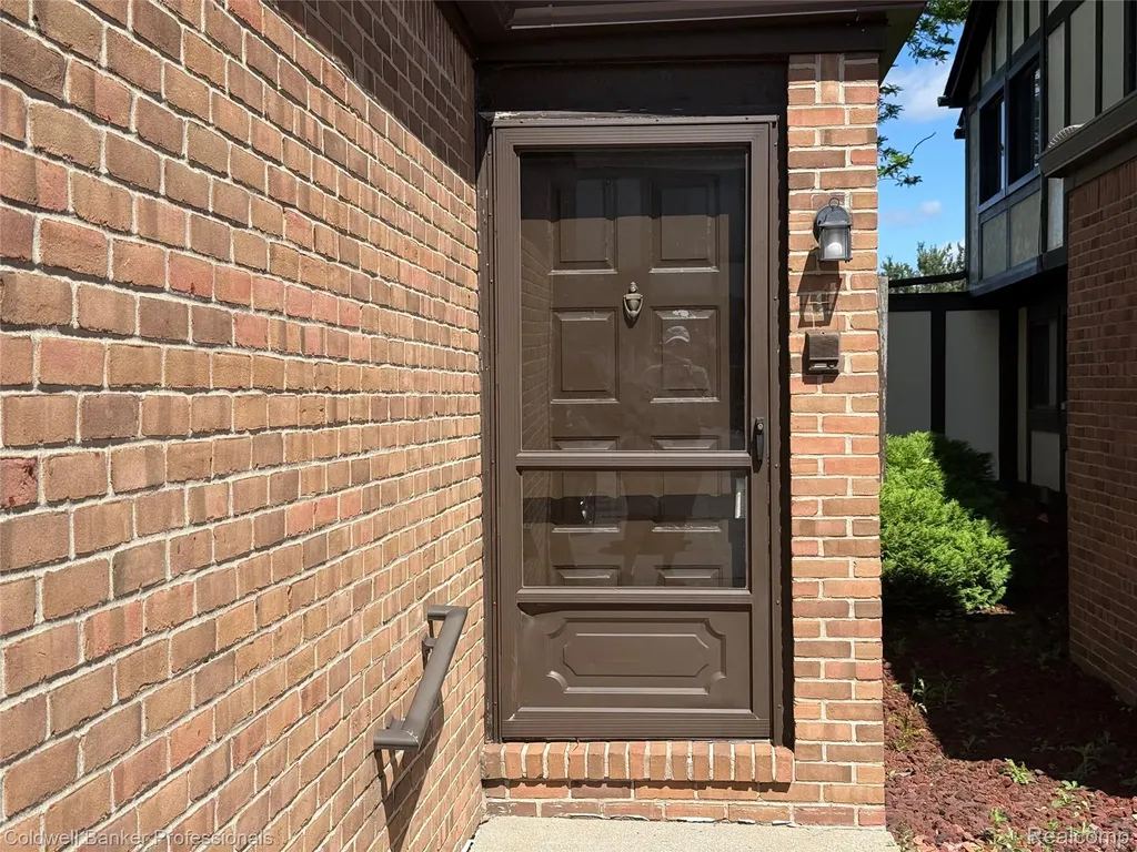 309 Country Club Drive St. Clair Shores City MI 48082