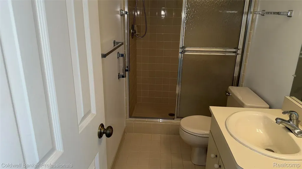 309 Country Club Drive St. Clair Shores City MI 48082