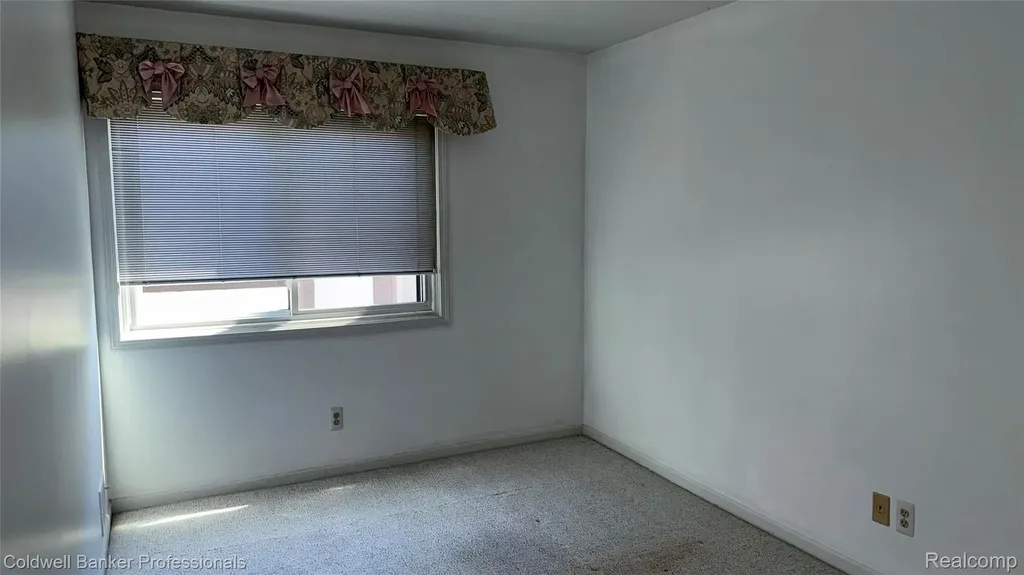 309 Country Club Drive St. Clair Shores City MI 48082
