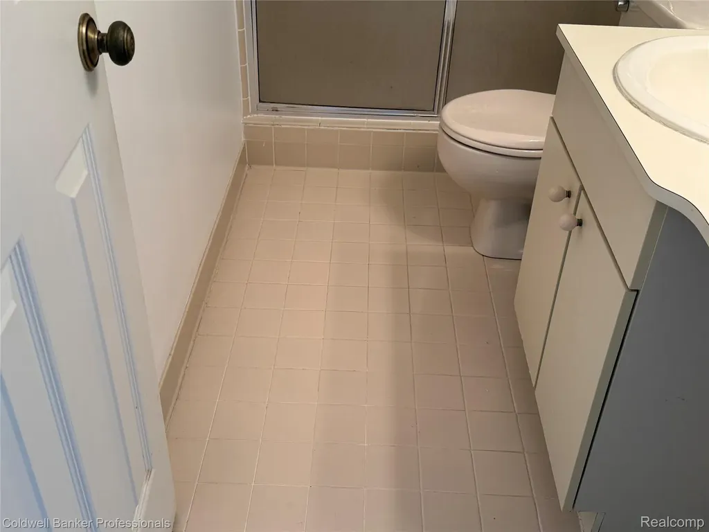 309 Country Club Drive St. Clair Shores City MI 48082