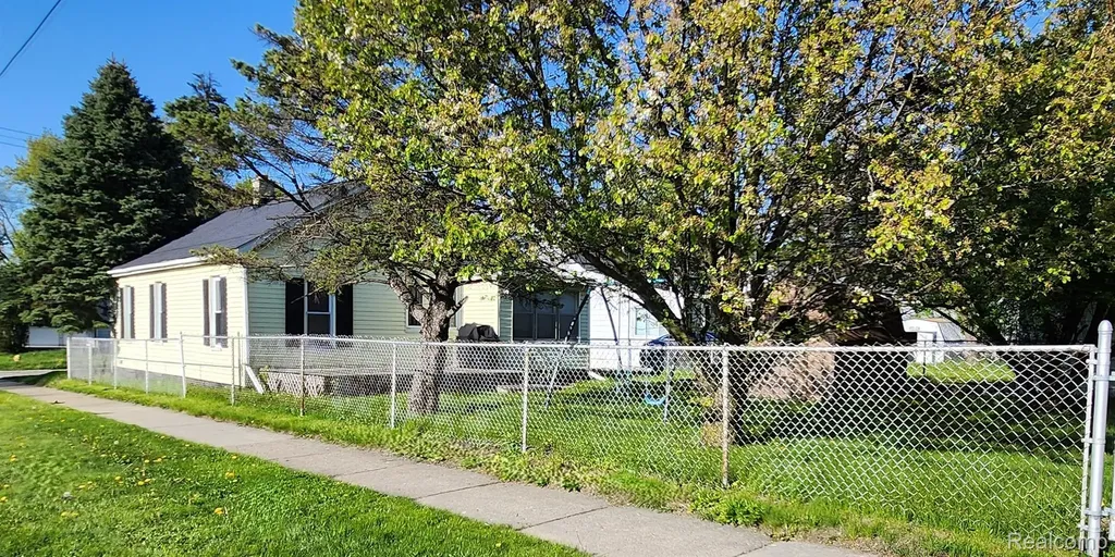 3521 Whitney Avenue Flint City MI 48503