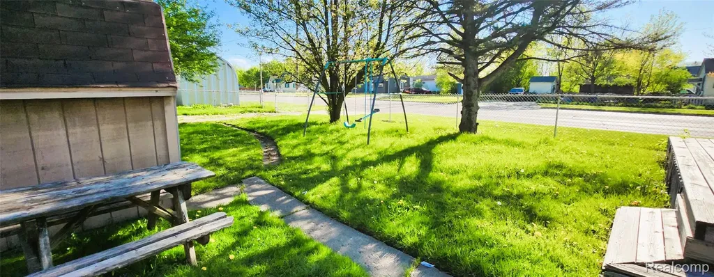3521 Whitney Avenue Flint City MI 48503