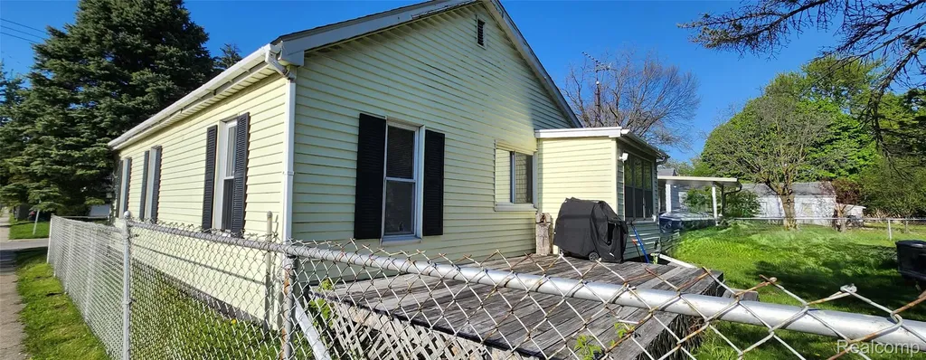 3521 Whitney Avenue Flint City MI 48503