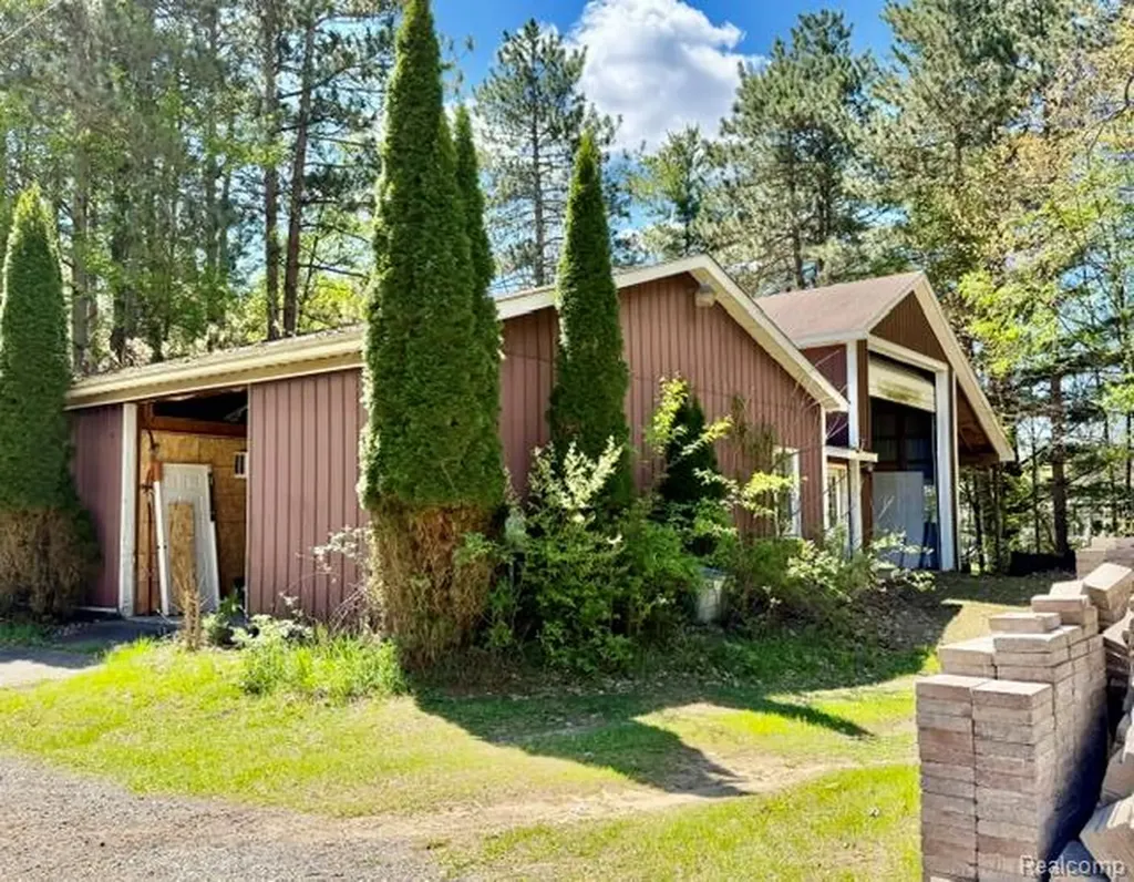 6087 Cyclone Road Marathon Township MI 48464
