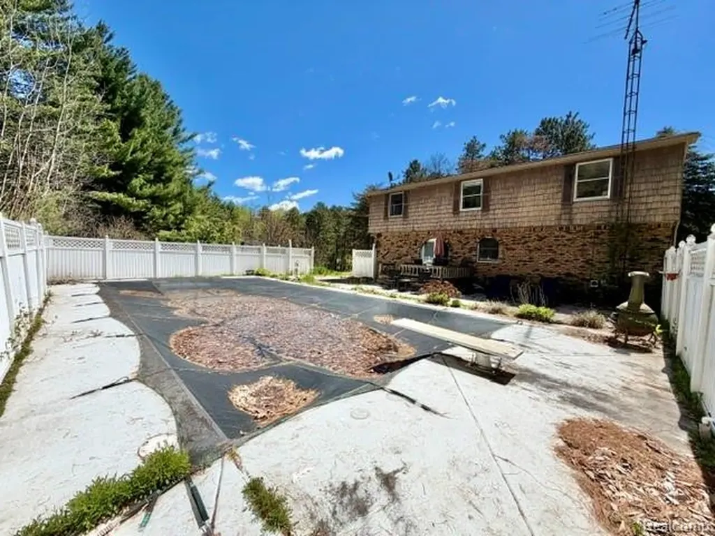 6087 Cyclone Road Marathon Township MI 48464