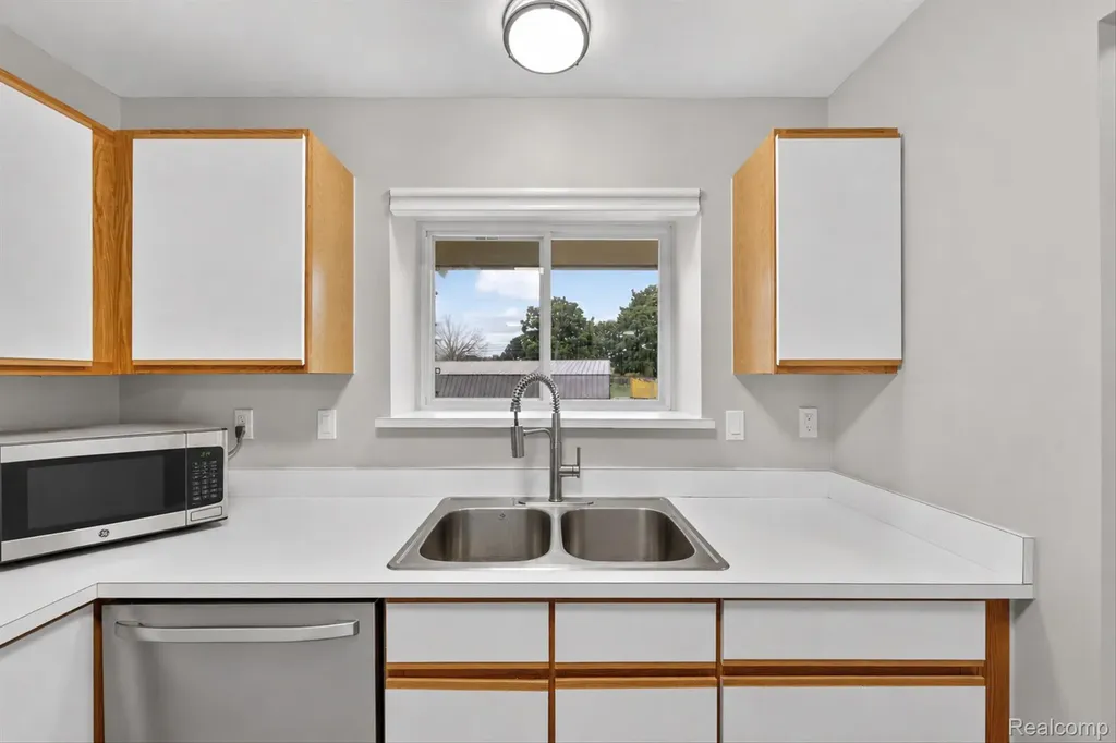 44393 Sunnyside Drive Sterling Heights City MI 48313