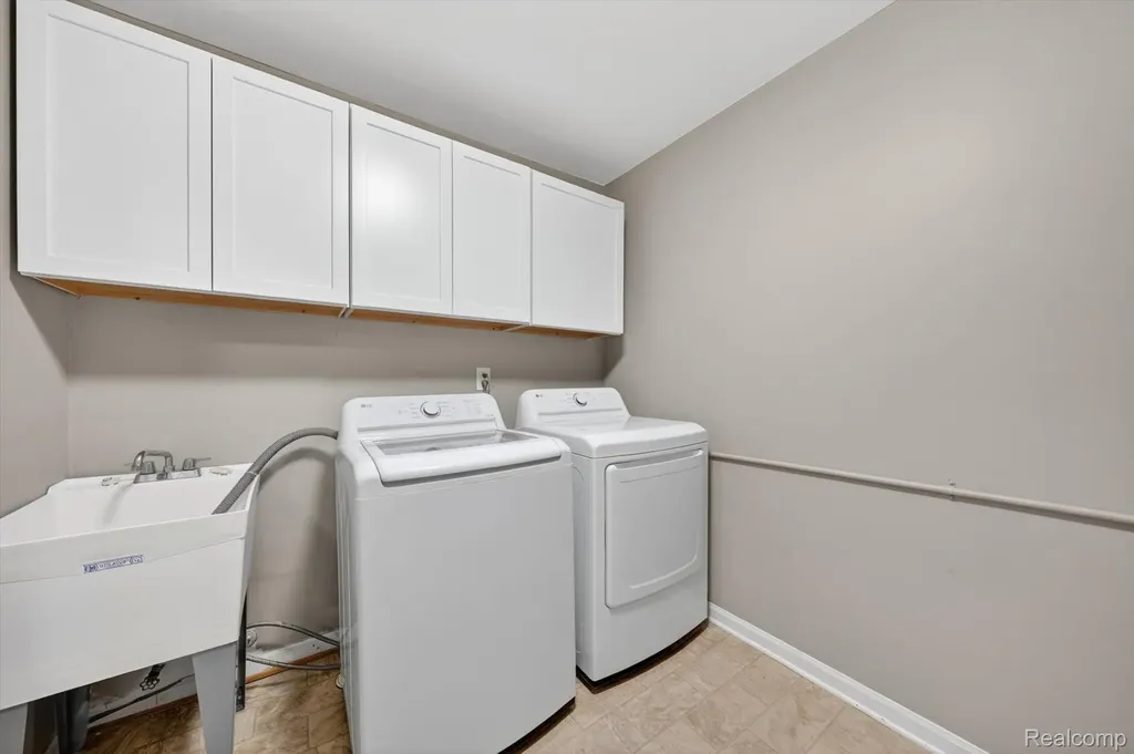 44393 Sunnyside Drive Sterling Heights City MI 48313
