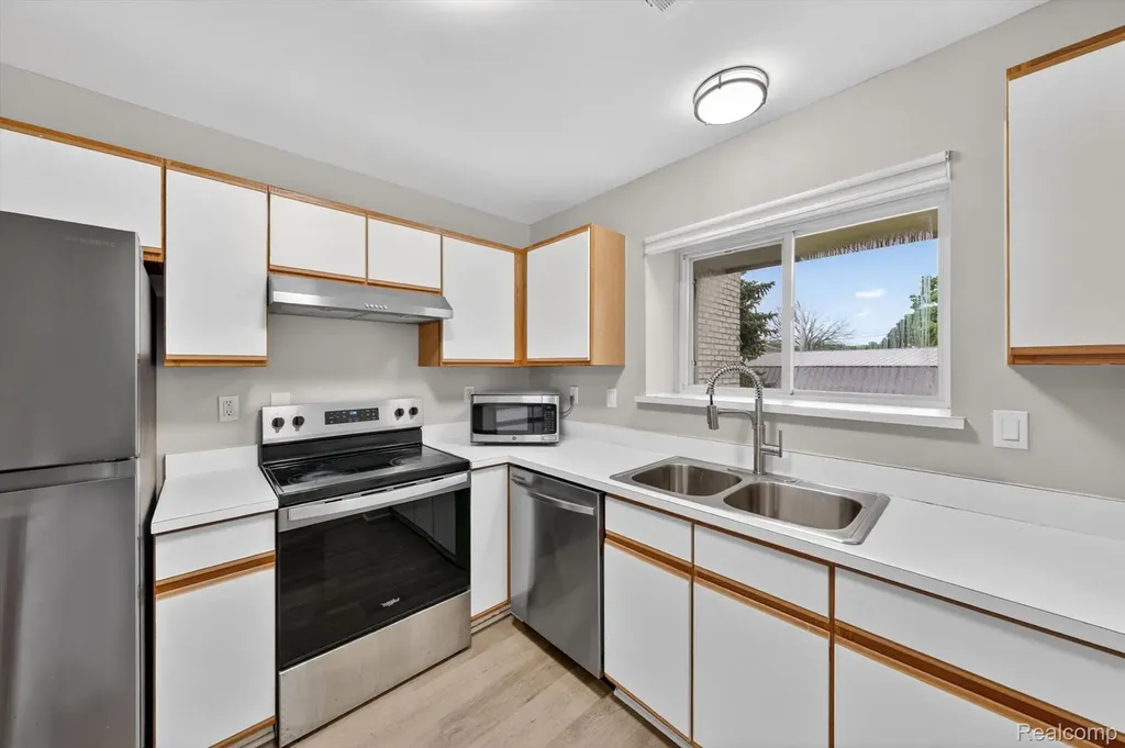 44393 Sunnyside Drive Sterling Heights City MI 48313