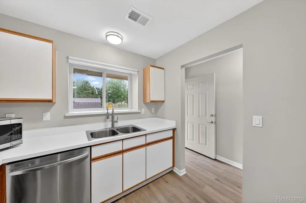44393 Sunnyside Drive Sterling Heights City MI 48313