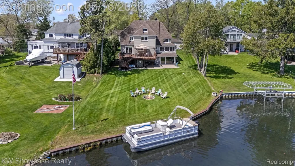 4693 Forest Avenue Waterford Charter Township MI 48328