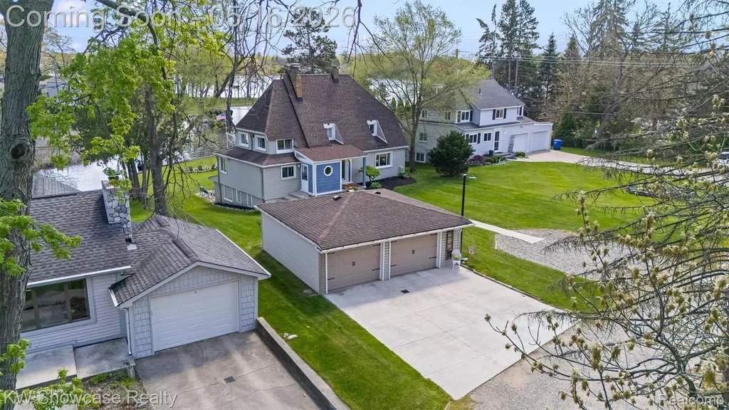 4693 Forest Avenue Waterford Charter Township MI 48328