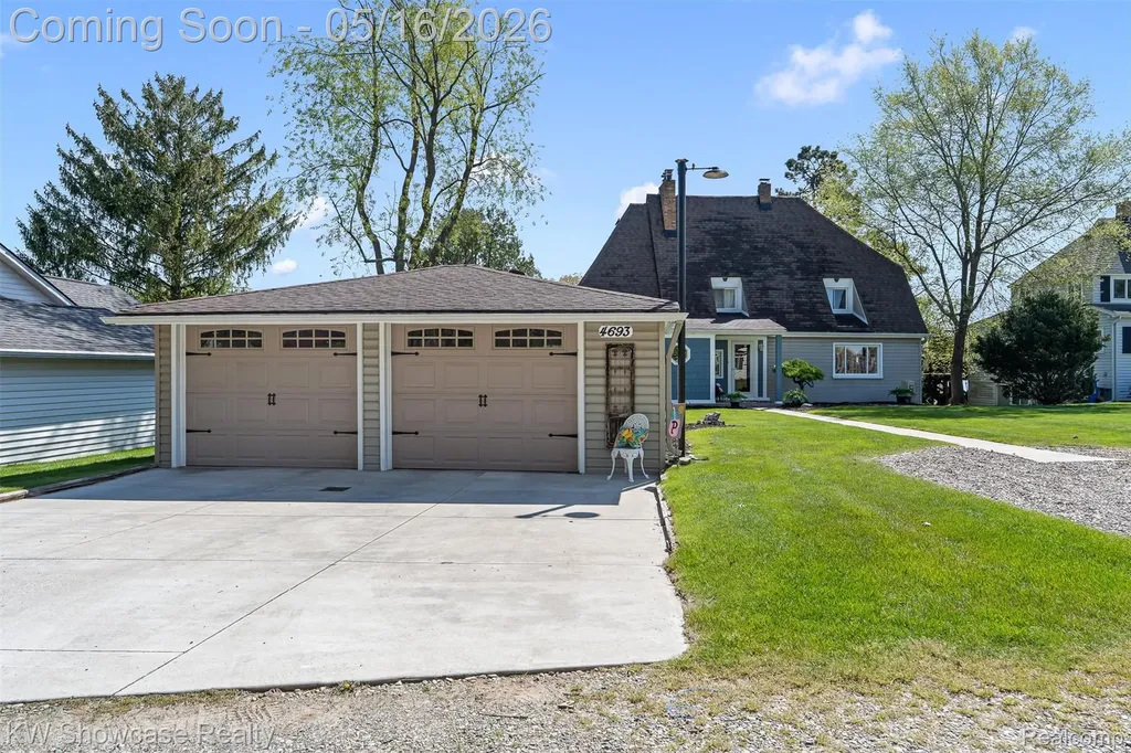 4693 Forest Avenue Waterford Charter Township MI 48328