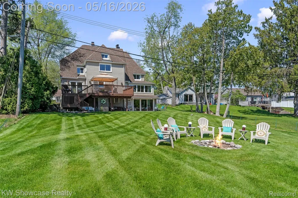 4693 Forest Avenue Waterford Charter Township MI 48328
