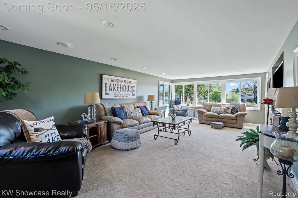 4693 Forest Avenue Waterford Charter Township MI 48328