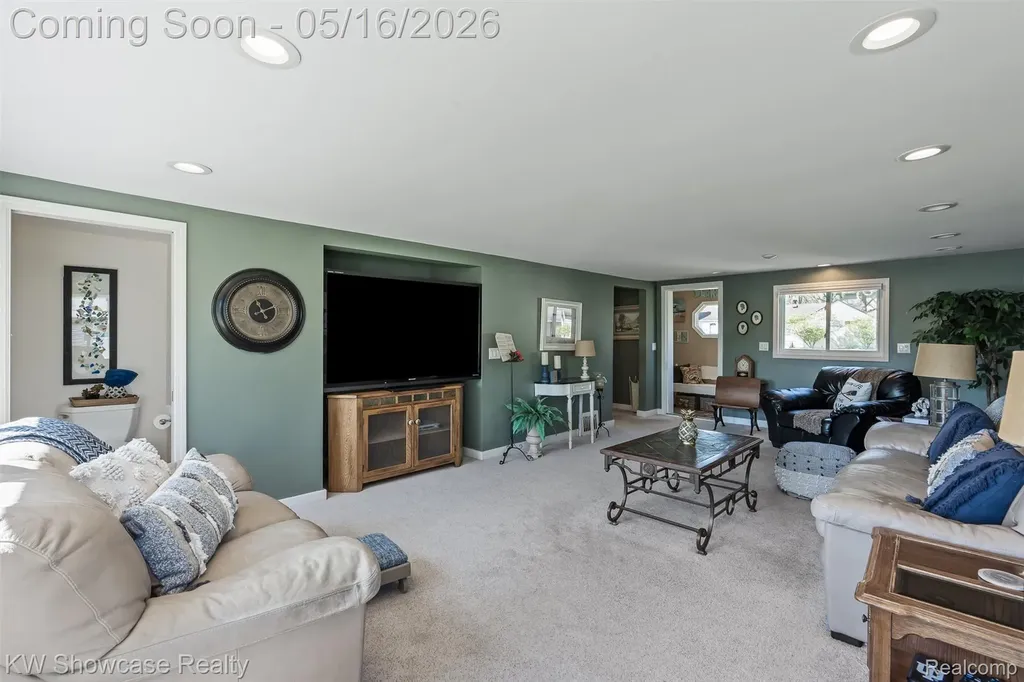 4693 Forest Avenue Waterford Charter Township MI 48328