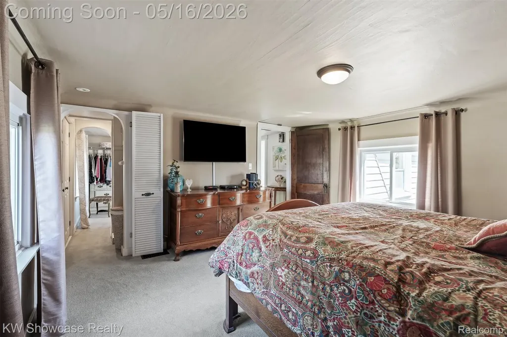 4693 Forest Avenue Waterford Charter Township MI 48328