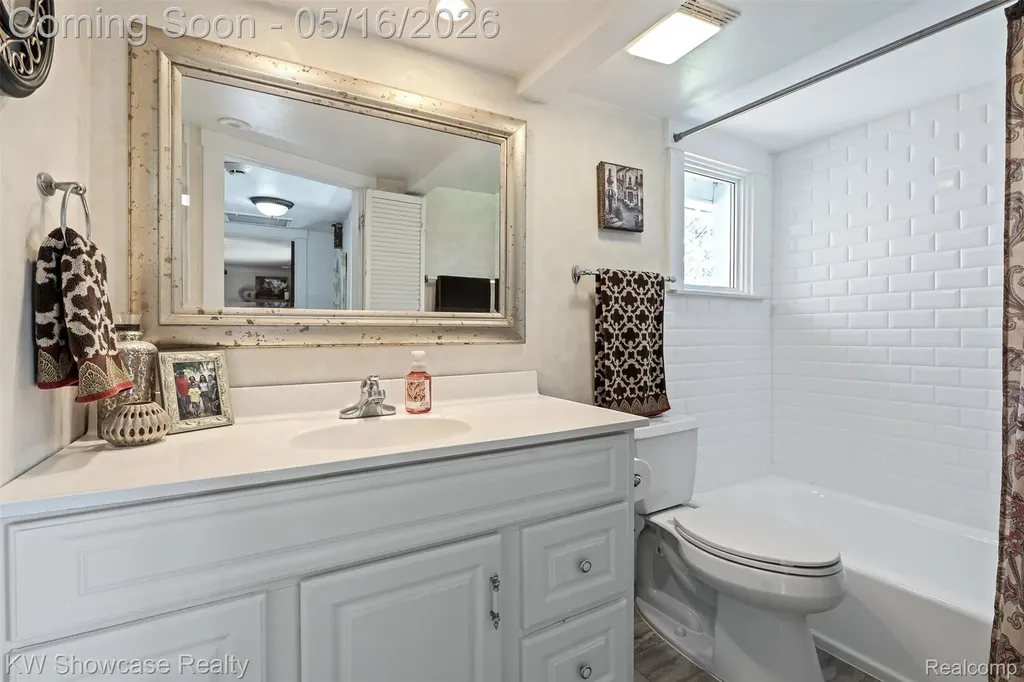 4693 Forest Avenue Waterford Charter Township MI 48328
