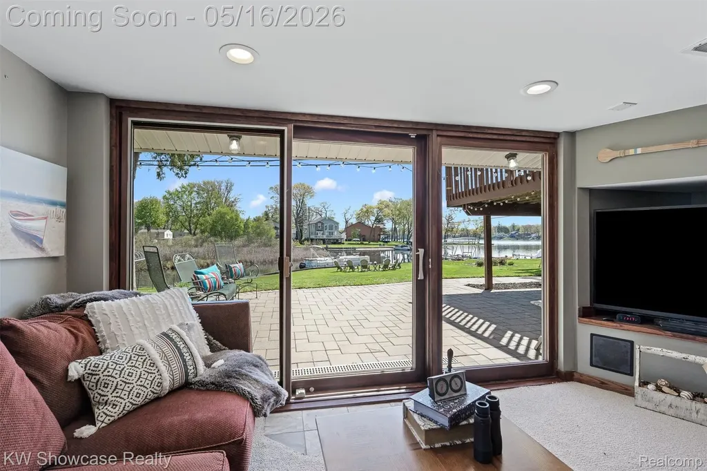 4693 Forest Avenue Waterford Charter Township MI 48328