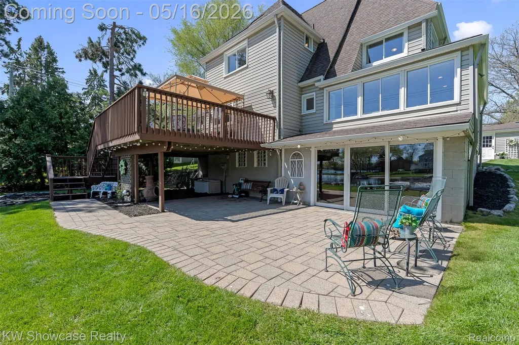 4693 Forest Avenue Waterford Charter Township MI 48328