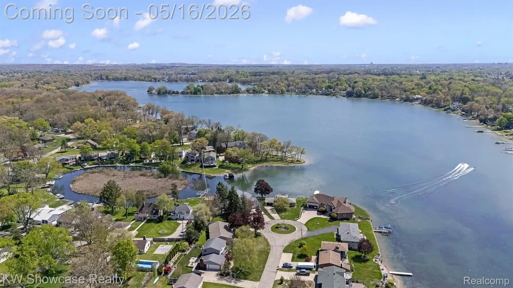 4693 Forest Avenue Waterford Charter Township MI 48328