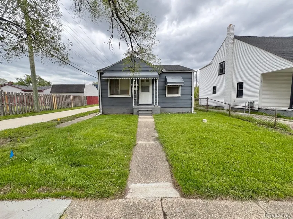 12524 Prospect Avenue Warren City MI 48089